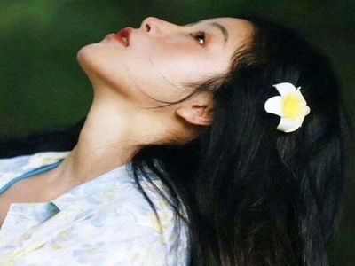 筷子拿得高的女孩性格,揭秘：筷子拿高女孩的独特魅力-2